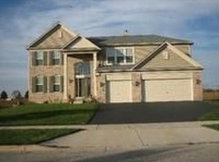 4072 Stratford Ln, Carpentersville, IL 60110