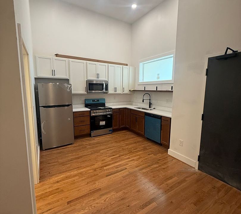 1st image of 2033 W Broad St #301