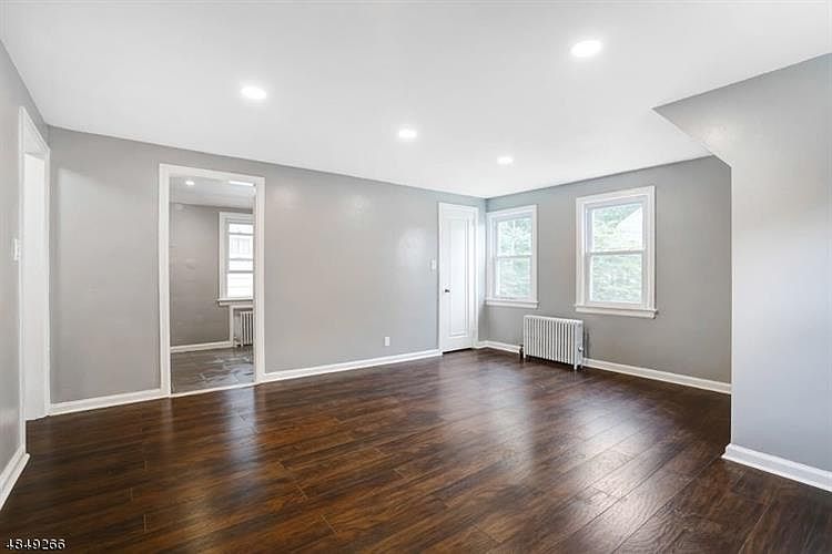 1st image of 14 Glennon Pl