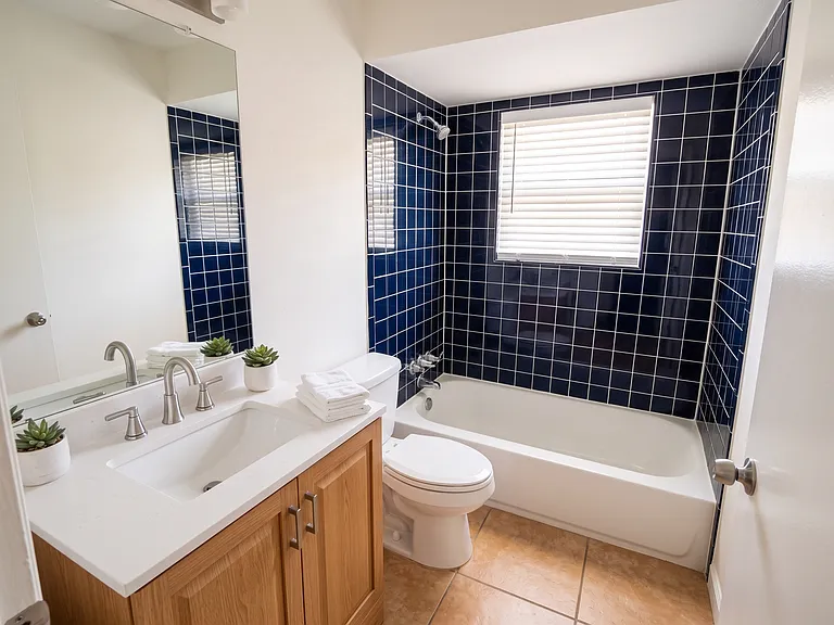 3293 Ashland St — Photo 7