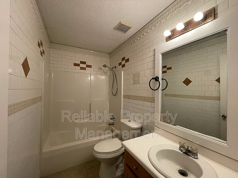 108 Patricia Dr — Photo 8