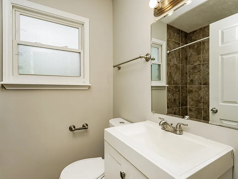 2402 Parliament Ct — Photo 15