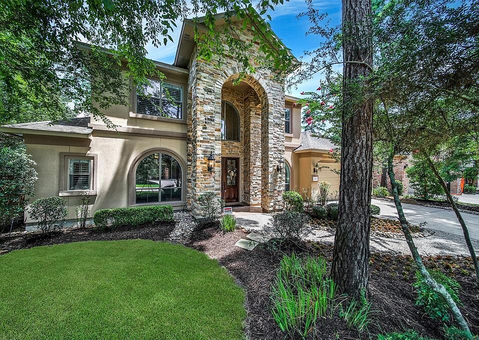 1st image of 14 E Majestic Woods Pl