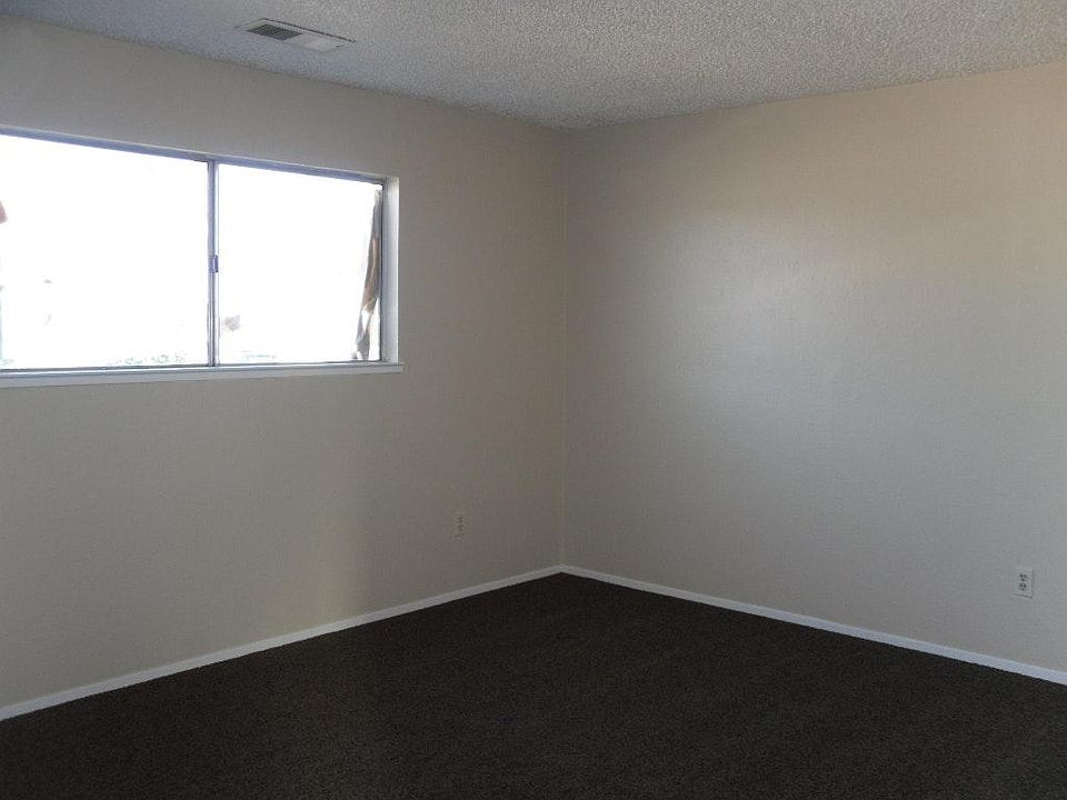 2nd image of 3240 Blue Ridge Cir