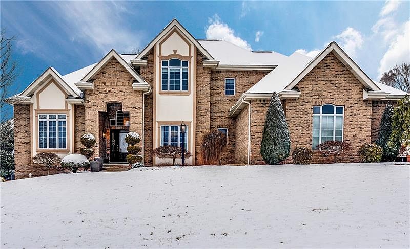 1st image of 6 Ben Franklin Dr