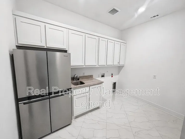 809 Jamestown Ln — Photo 29