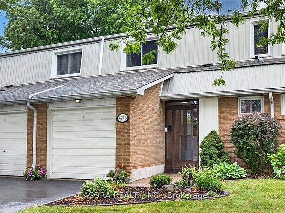 3rd image of 479 Woodview Rd