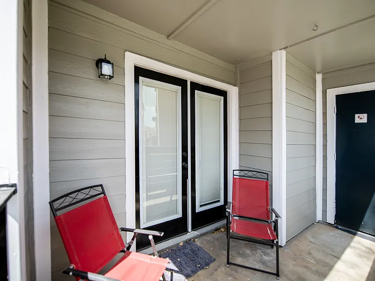 Esters Rd — Photo 16