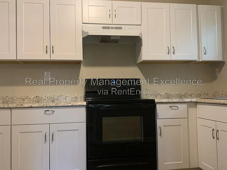 410 Lamont St — Photo 6