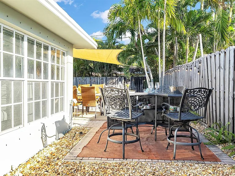 3221 Seaward Dr — Photo 9