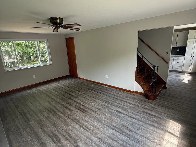 520 Main Blvd — Photo 6