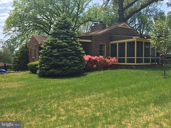 3rd image of 4017 Pinedale Dr