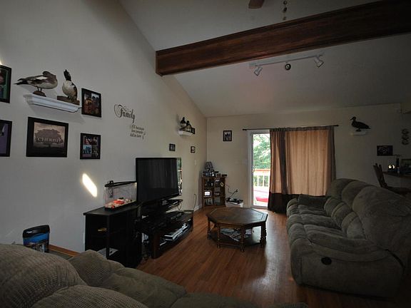 4th image of 232 River Bend Dr