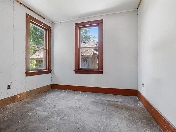 3rd image of 205 E Vine St