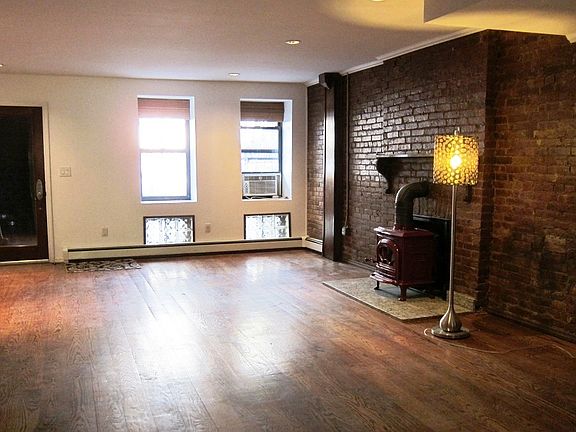 3rd image of 310 W 140th St