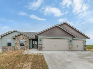 1429 Bridgewood Dr, Fairfax, IA 52228