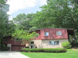 224 Vicksburg Dr, Lansing, MI