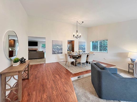 4th image of 220 Manley Ct