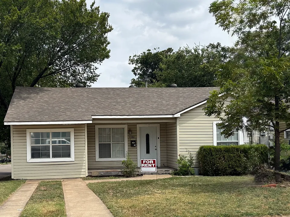 1102 Tarpley Ave
