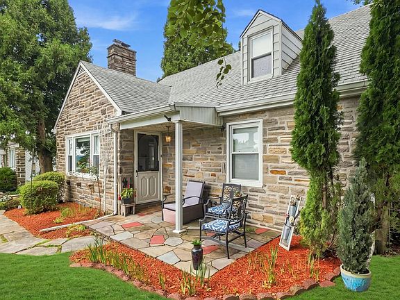 4th image of 466 Paoli Ave