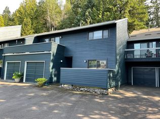 4816 SW Caldew St APT C, Portland, OR 97219