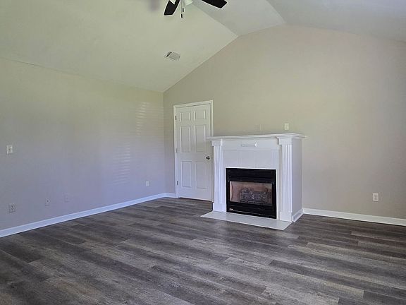 3rd image of 2826 Cranbrook Dr
