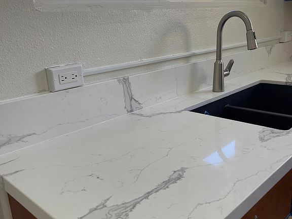 kitchen sink/countertop