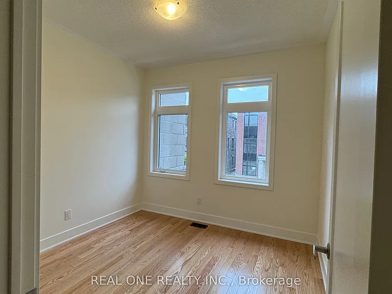 75 Robert Eaton Ave — Photo 42