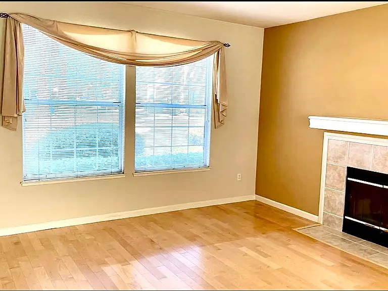 724 Villa Centre Way — Photo 4
