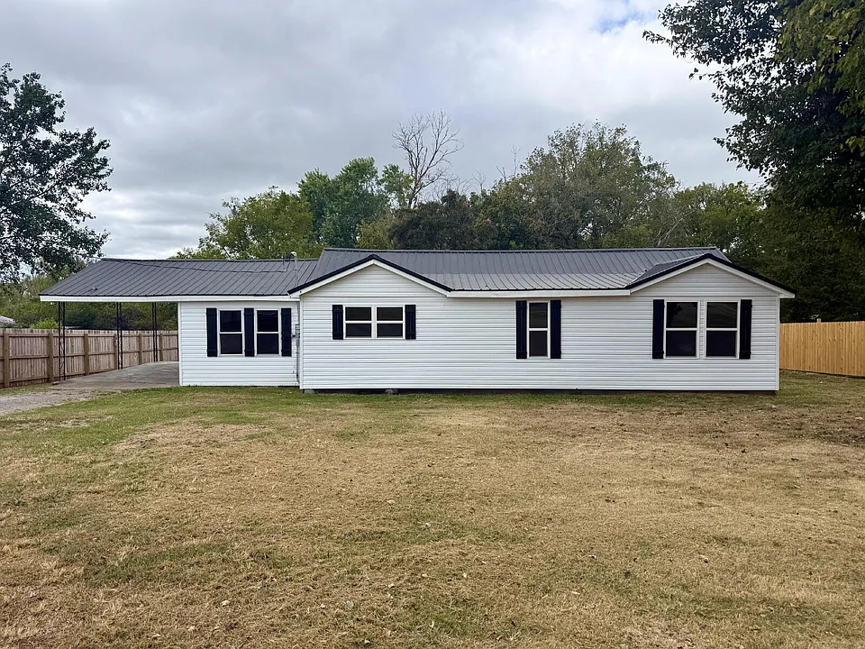 1227 Old Highway 109 N
