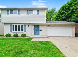 23425 Barfield St, Farmington Hills, MI 48336