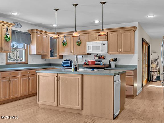 4th image of 1108 Monmouth Avenue