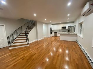 10 Greenwich Ave, Bayville, NY 11709