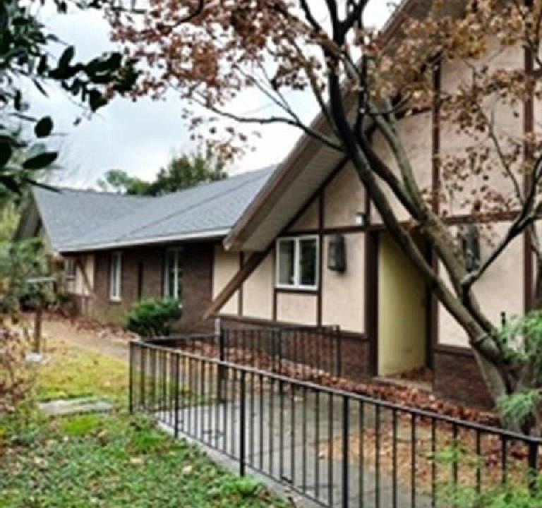 1st image of 1075-1077 Friedman Ln