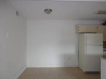 5th image of 250 Palm Cir W APT 205