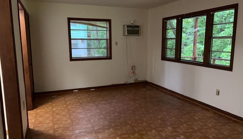 2nd image of 217 Waddell Cir #217