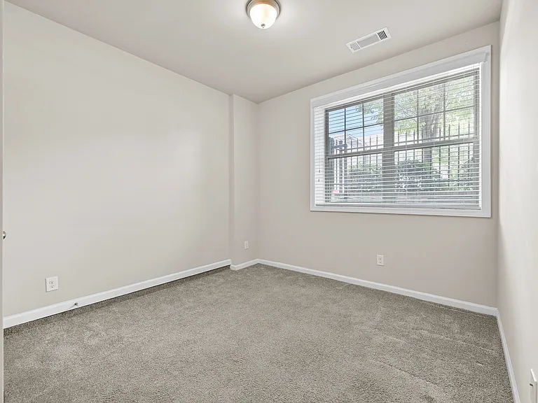 2489 Village Park Bnd — Photo 31