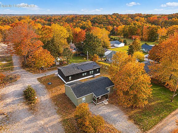 4th image of 128 Thundering Pines Lane