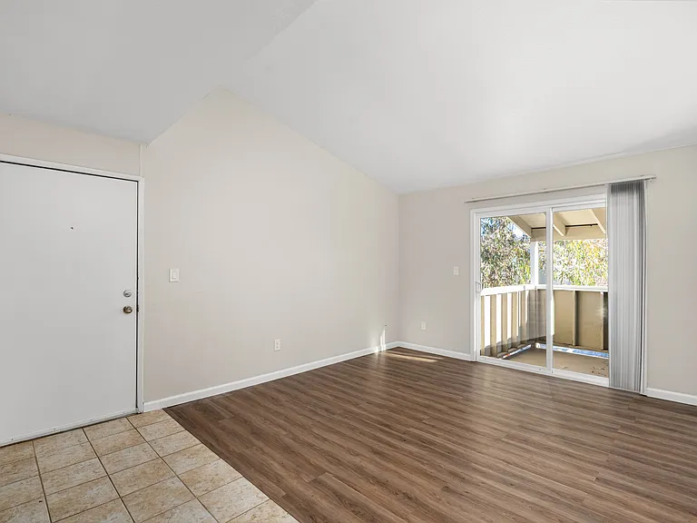 Menlo Pointe — Photo 23