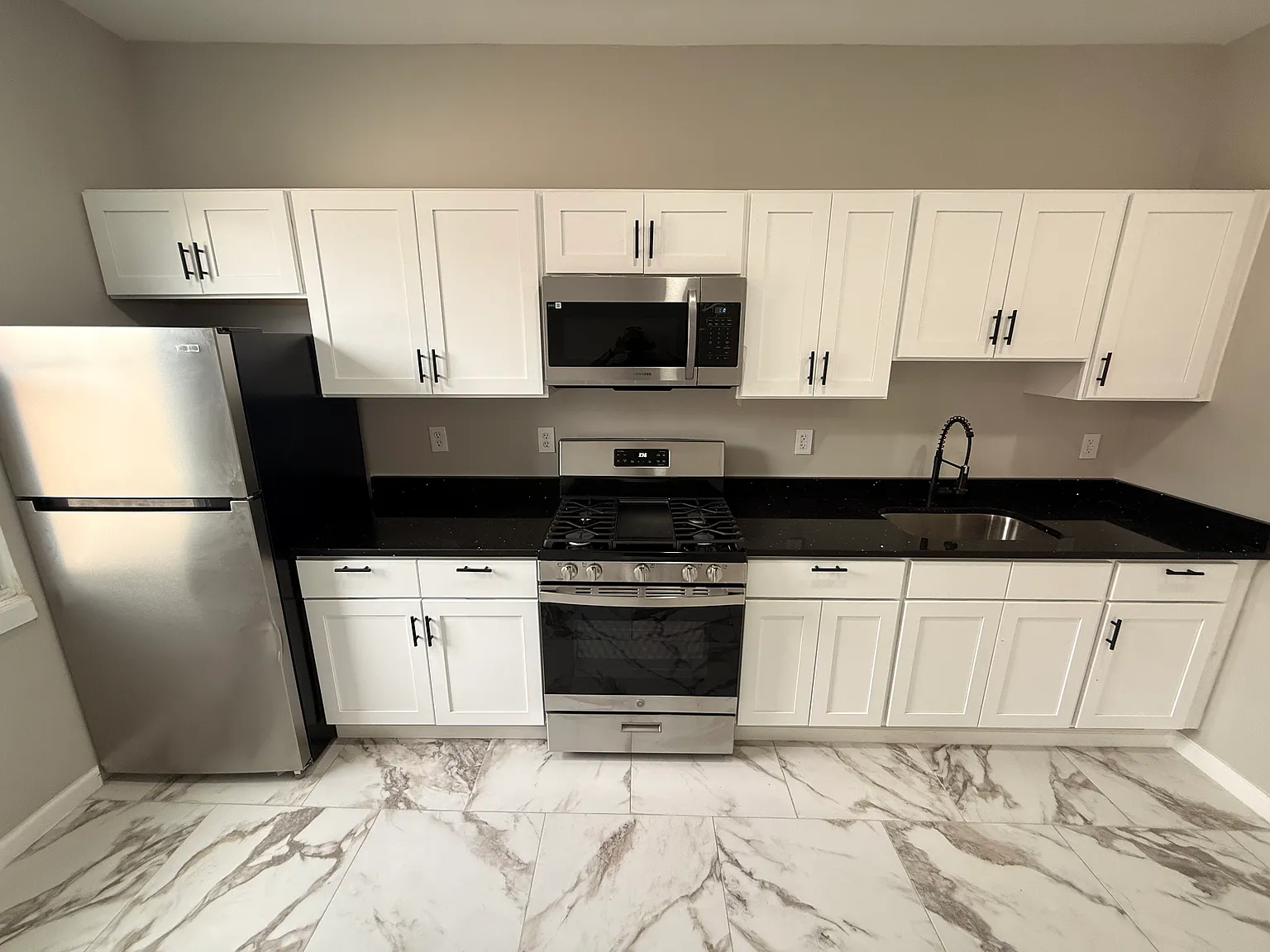 4 bed, 1300 sqft, $3,800 — Photo 2