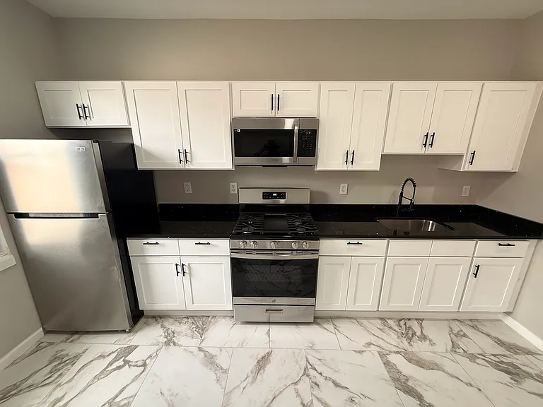41 Howe St #1R — Photo 2