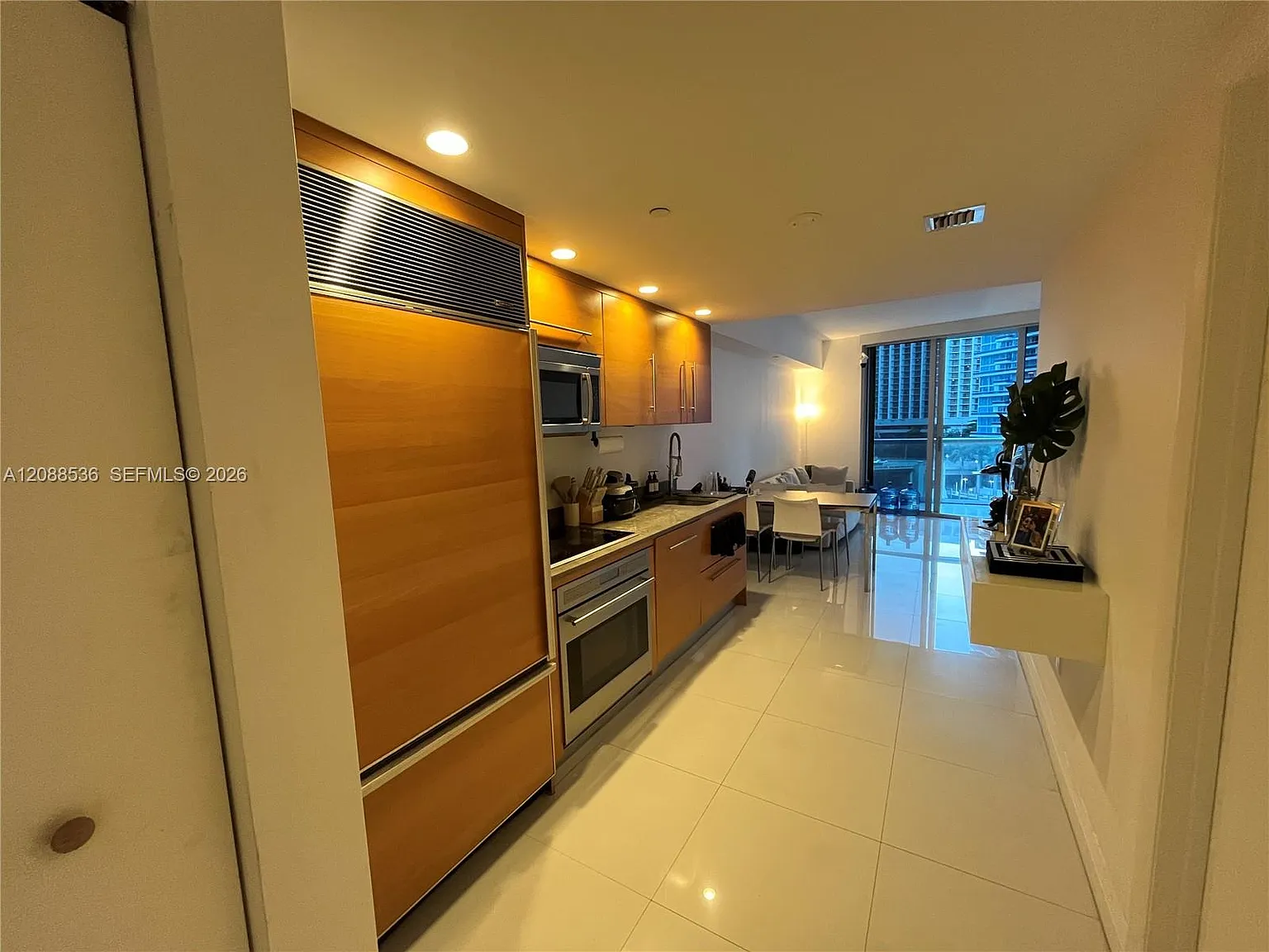 Iconbrickell Condo No 1 — Photo 1
