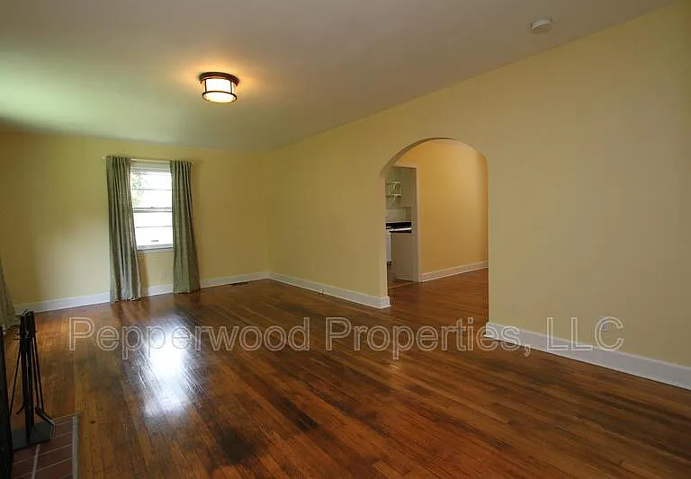 111 Timothy St — Photo 2