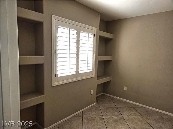 4th image of 11008 Linden Leaf Ave