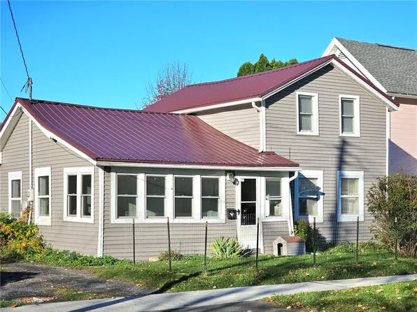 26 Van Cleef St, Seneca Falls, NY 13148
