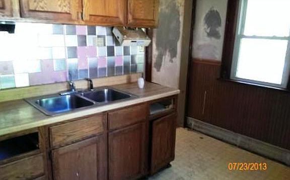 5th image of 1101 6th St E