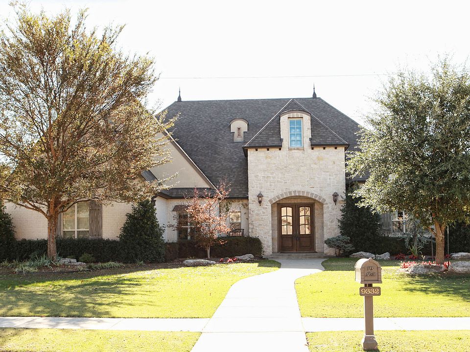 Beautiful Custom Built Builder's Home in The Legends