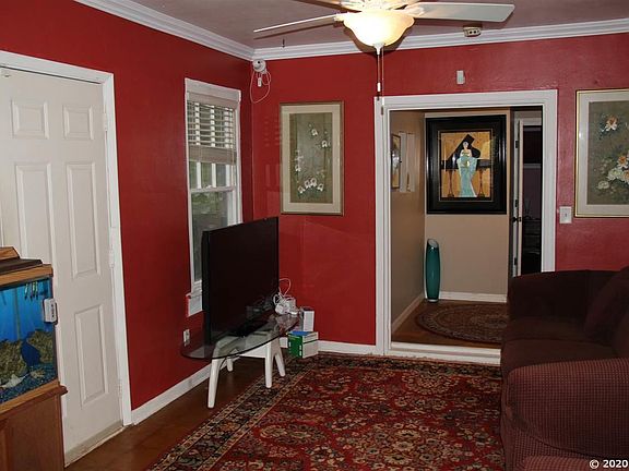 3rd image of 633 NE 10th Ave