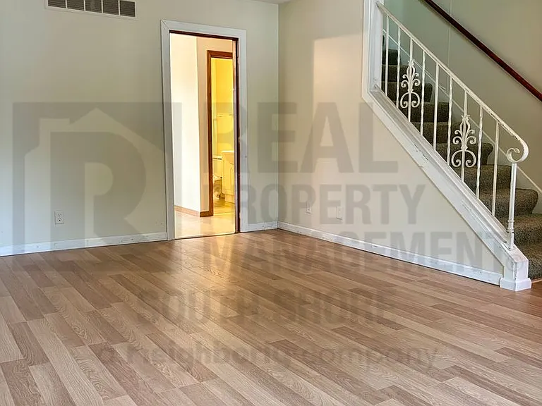 1513 Monticello Park Dr — Photo 3