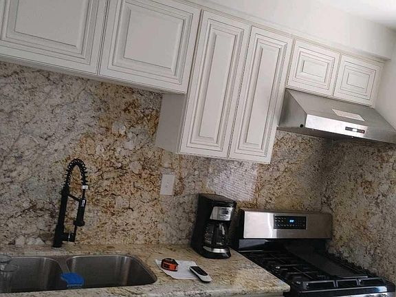 4th image of 3240 E 4th St #5